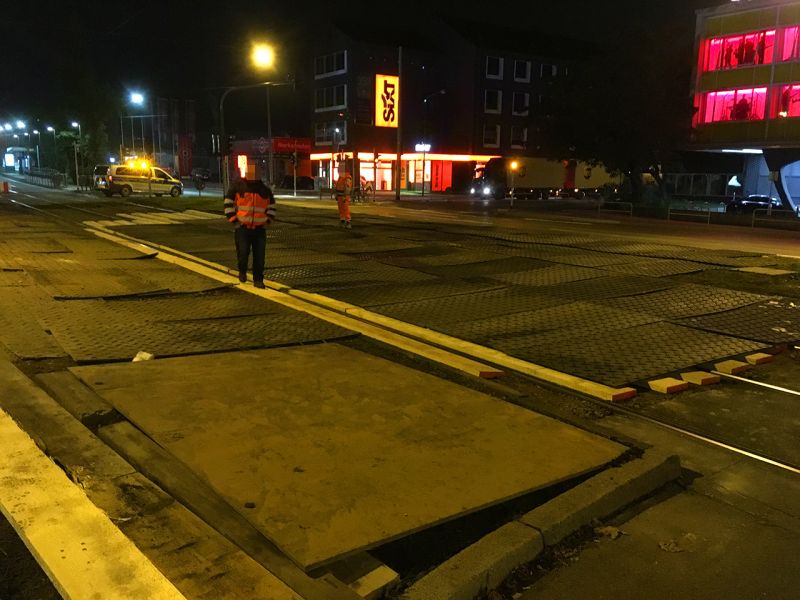 Zu schwer gibt´s nicht – s:tek 48 Bodenschutzplatten als Schutz des Untergrunds bei einem Schwertransport