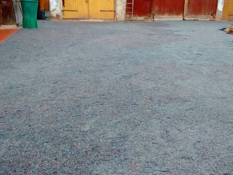 Bodenstabilisierung und Bodenbefestigung eines Hof mit dem Bodengitter BG50