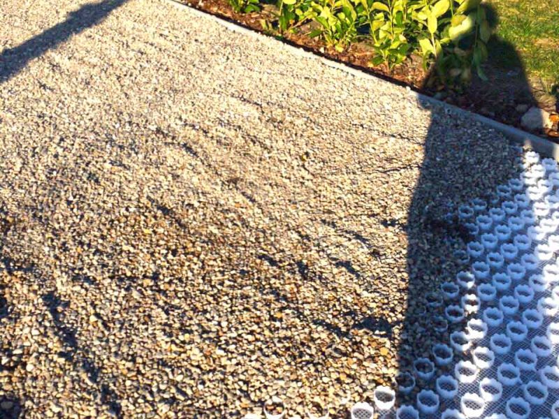 Bodenbefestigung des Hof und der Einfahrt mit dem Kiesgitter KG30