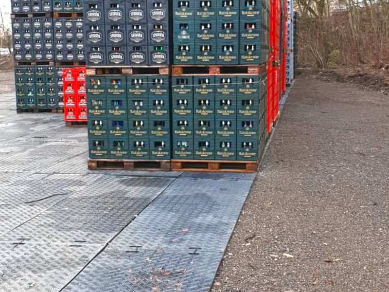 Temporäre Lagerfläche zum befahren mit Transportfahrzeugen mit den e:tek PRO Langen Fahrplatten