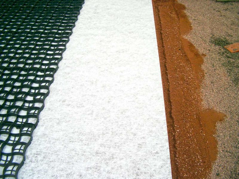 Herstellung eines großen Parkplatz mit dem Bodengitter BG30