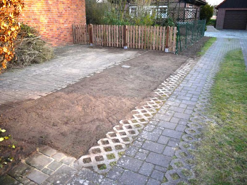 Verlegung des Bodengitter BG50 zur Herstellung eines begrünten PKW Stellplatz