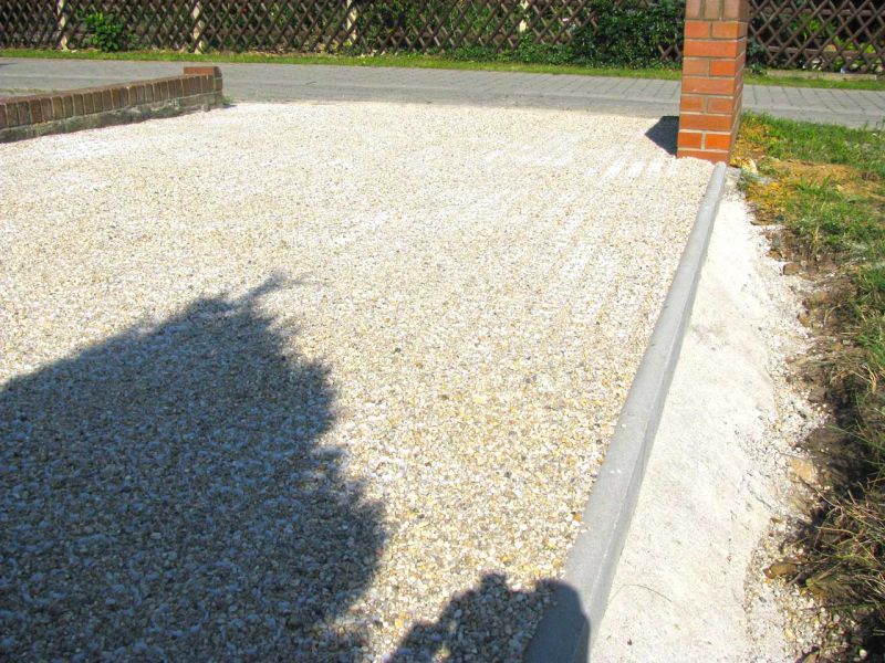 Verlegung des Kiesgitter KG30 zur unversiegelten Befestigung eines Hof