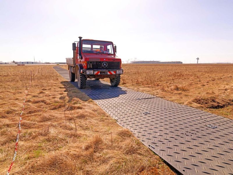 Mobile Fahrstraße für einen internationalen Flughafen
