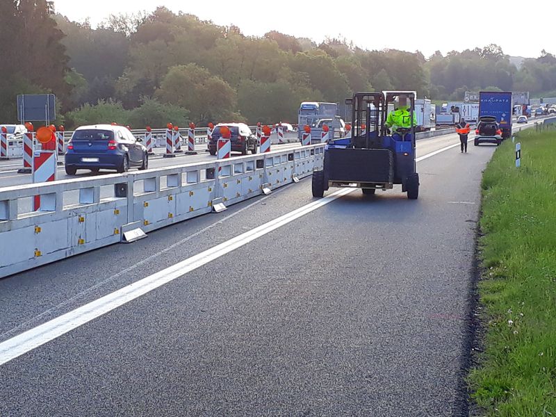 Unsere s:tek 48 · Hochleistungs-Bodenschutzplatte beim Pilotprojekt „Fotovoltaik-Lärmschutzwand“
