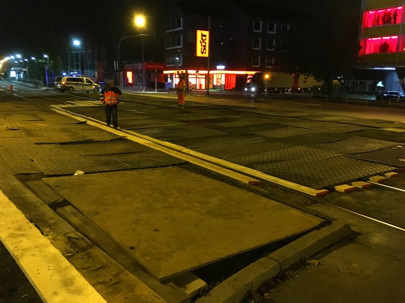 Zu schwer gibt´s nicht – s:tek 48 Bodenschutzplatten als Schutz des Untergrunds bei einem Schwertransport