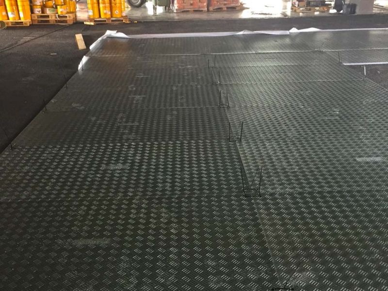 e:tek Fahrplatten aus Kunststoff zum Schutz des Boden und Parkhausboden eines im Neubau befindlichen Einkaufscenter (Shoppingmall / Arkade) in Bielefeld.