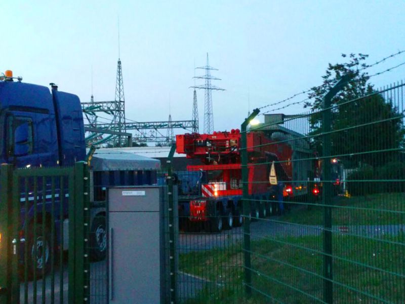 s:tek Bodenschutzplatten, MaxiTrack Schwerlast Fahrplatte und x:tek Fahrplatten aus Kunststoff für Begleitfahrzeuge im Schwertransport