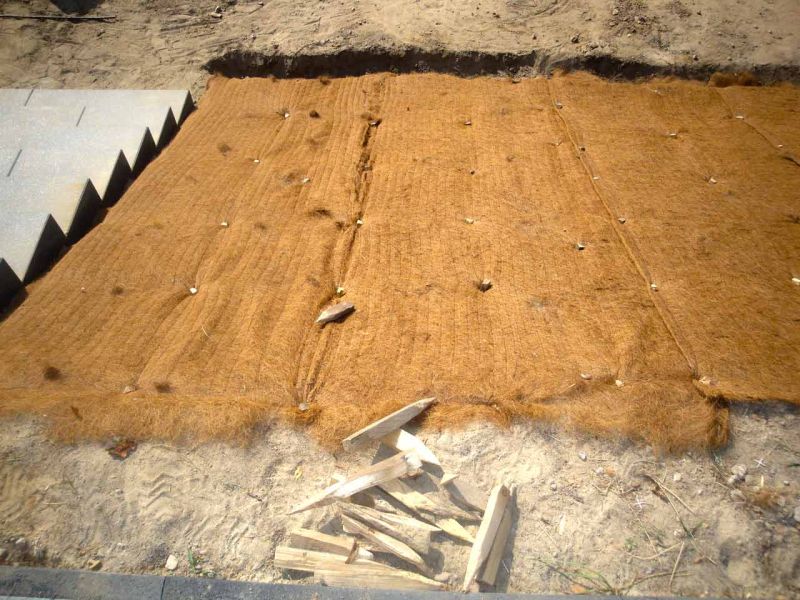 Hangsicherung im Garten einfach gemacht mit der Böschungsmatte BM350