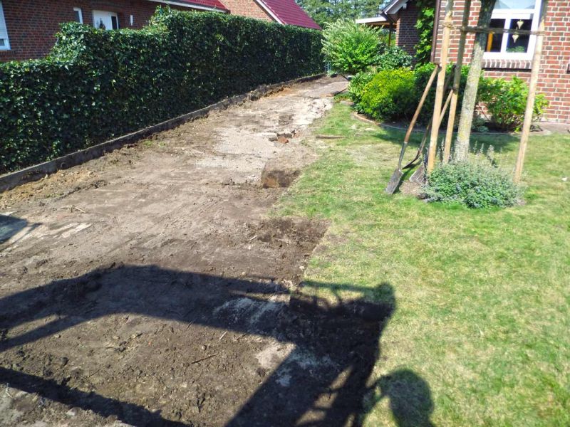 Bodenbefestigung einer begrünten Carport-Zufahrt mit dem Bodengitter BG50