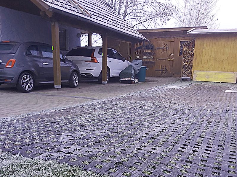 Schnell und einfach Kunststoff-Rasengittersteine verlegen für einen Wohnmobil-Stellplatz