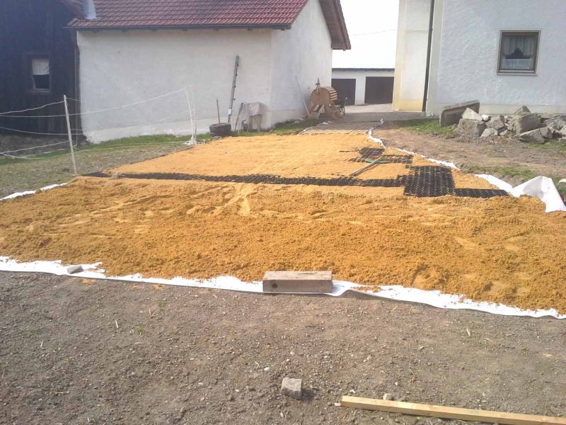 Herstellen eines Pferdepaddock ohne Unterbau mit dem Bodengitter BG30
