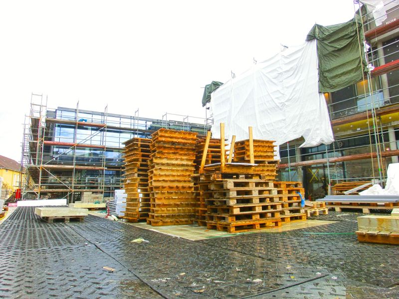 Bodenschutzplatten zum Schutz des Pflasters - Neubau in Bad Vilbel