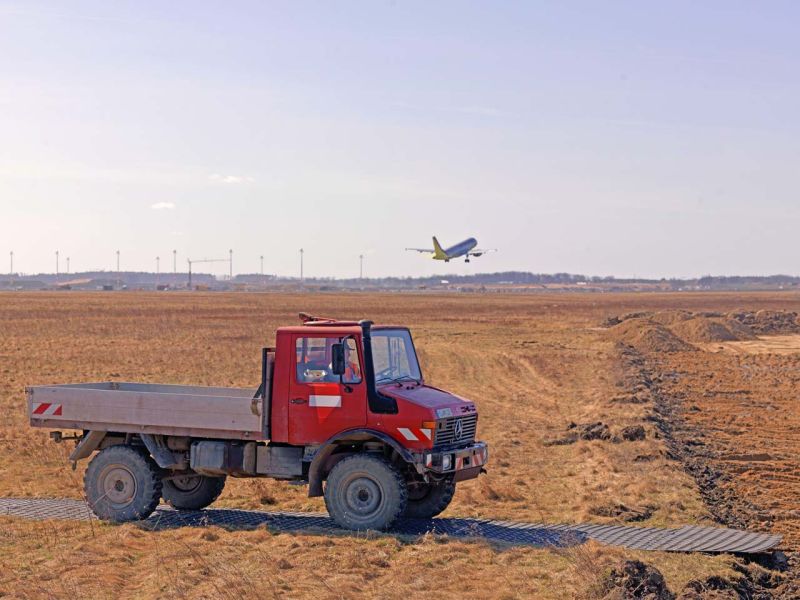 Mobile Fahrstraße für einen internationalen Flughafen