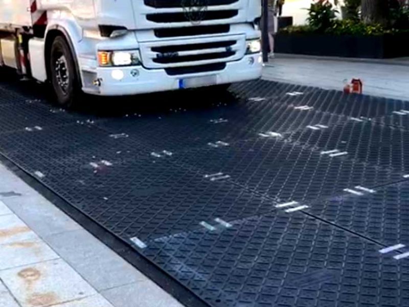 xtek Fahrplatten als Pflasterschutzmatte während der Umgestaltung und Sanierung des Markplatz in Stuttgart