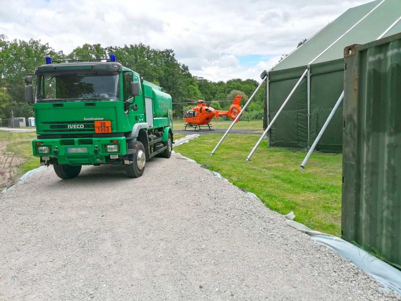 BODENSCHUTZPLATTEN ALS HUBSCHRAUBERLANDEPLATZ FÜR DAS THW