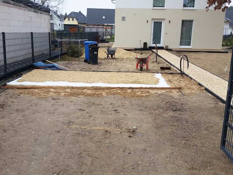 Hauseingang & Hofeinfahrt in Kieswege umgestalten mit den Kieswaben KW30
