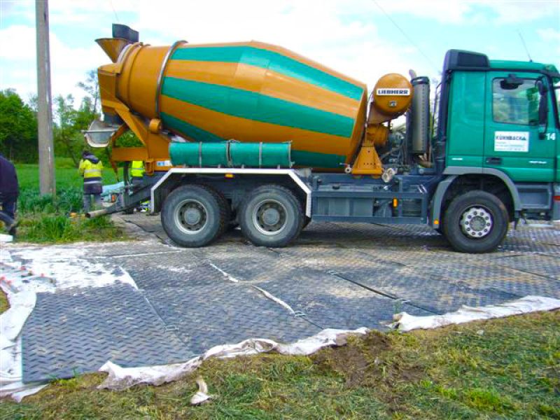 Mobile Baustraße für einen Freileitungsbau in Ulm