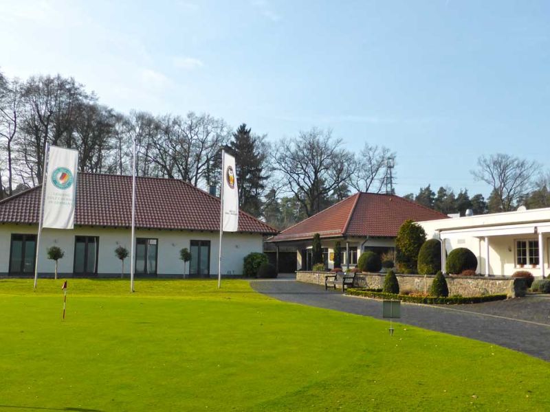 Baustraße zur Teichentschlammung im Golfplatzbau bzw. Golfplatzpflege