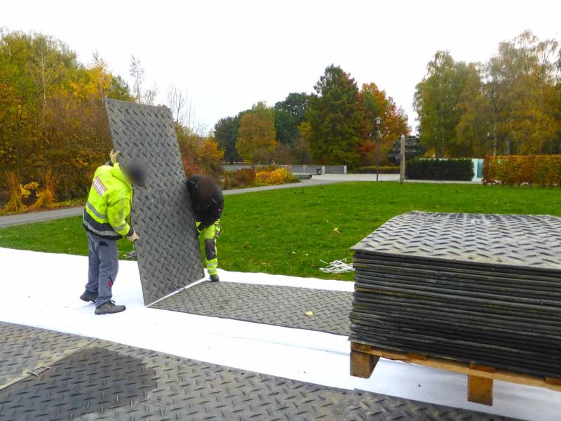 Fahrplatten als mobile Baustraße im Rohrleitungsbau in Giessen