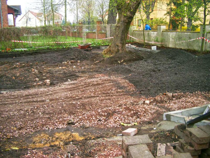 Herstellung eines großen Parkplatz mit dem Bodengitter BG30