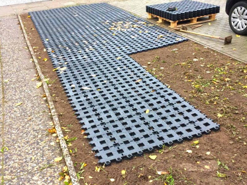 Umwandlung einer Pflanzfläche zu einem PKW Stellplatz aus Rasengittersteinen