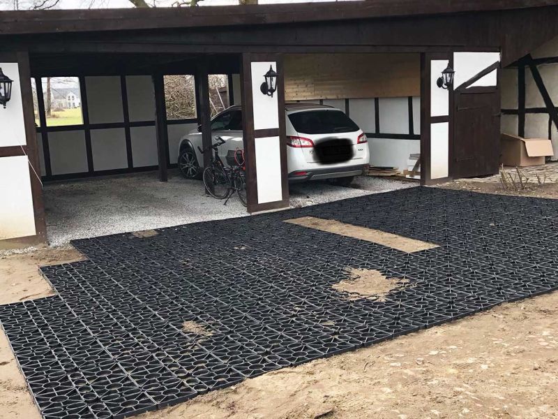 Begrünte und befahrbare Einfahrt für ein PKW-Carport anlegen mit dem Rasengitter RG24