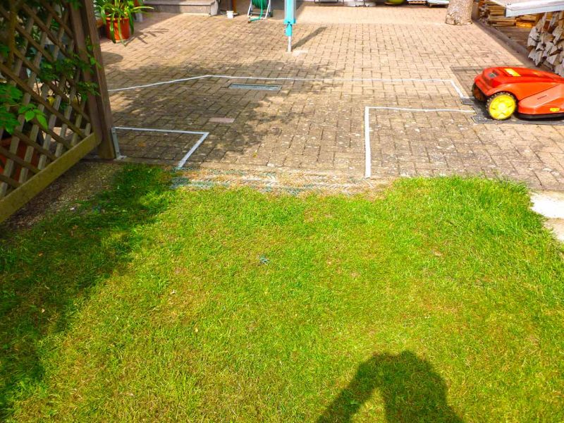 Rasennetz RN 1000 als Traktionshilfe für Mährobter in Gärten mit Hanglage