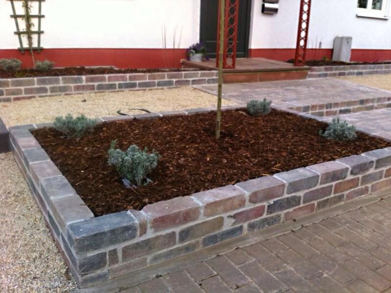 Verlegen und verfüllen der Bodenwabe BW40 zur Befestigung von Kieswegen