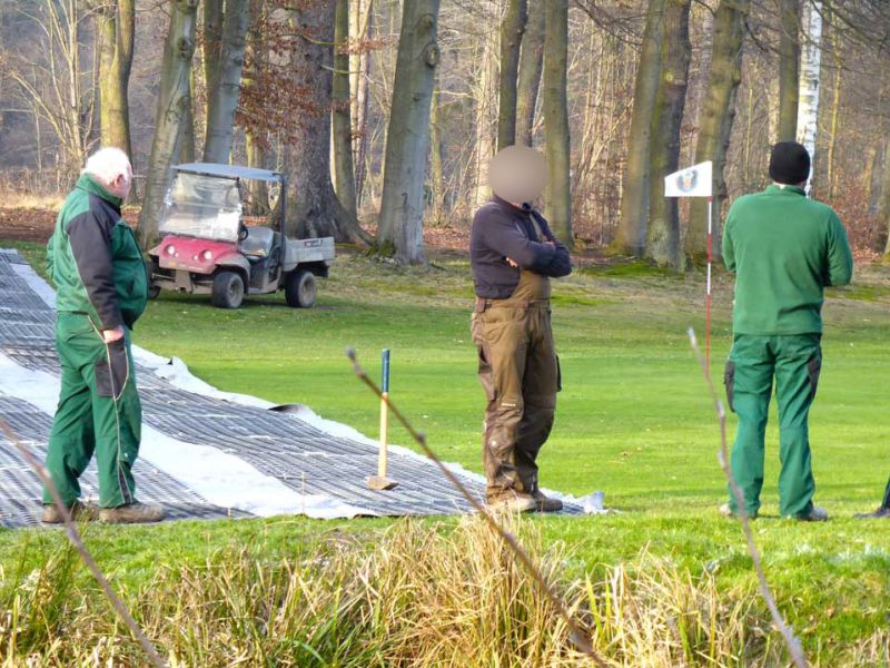 Baustraße zur Teichentschlammung im Golfplatzbau bzw. Golfplatzpflege