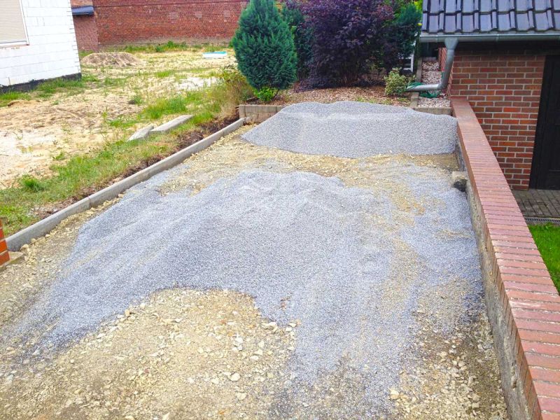 Verlegung des Kiesgitter KG30 zur unversiegelten Befestigung eines Hof