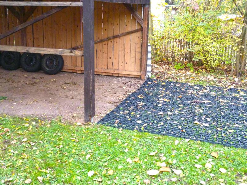 Direktverlegung des Rasengitter RG24 ohne Unterbau auf den bestehenden Rasen