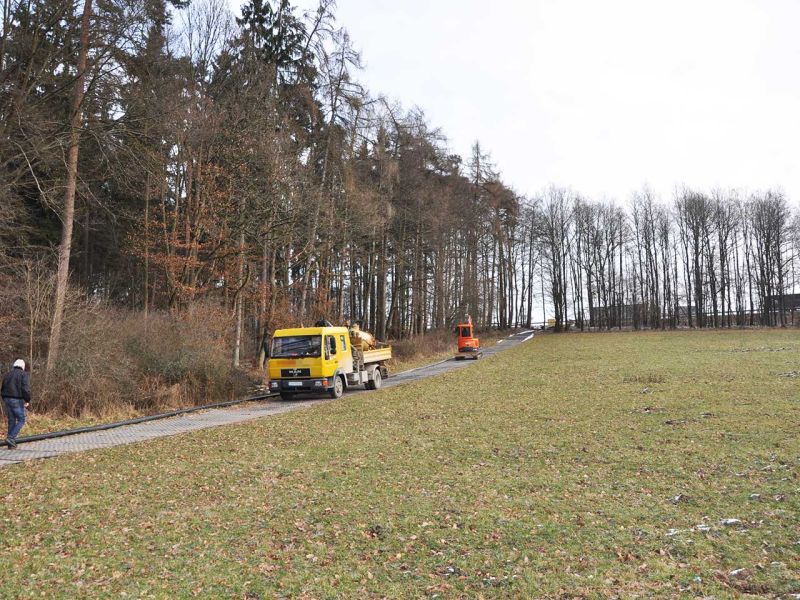 Mobile Baustraße Telekom-Baustelle Esselbach im Steigerwald mit der s:tek 48 Bodenschutzplatte
