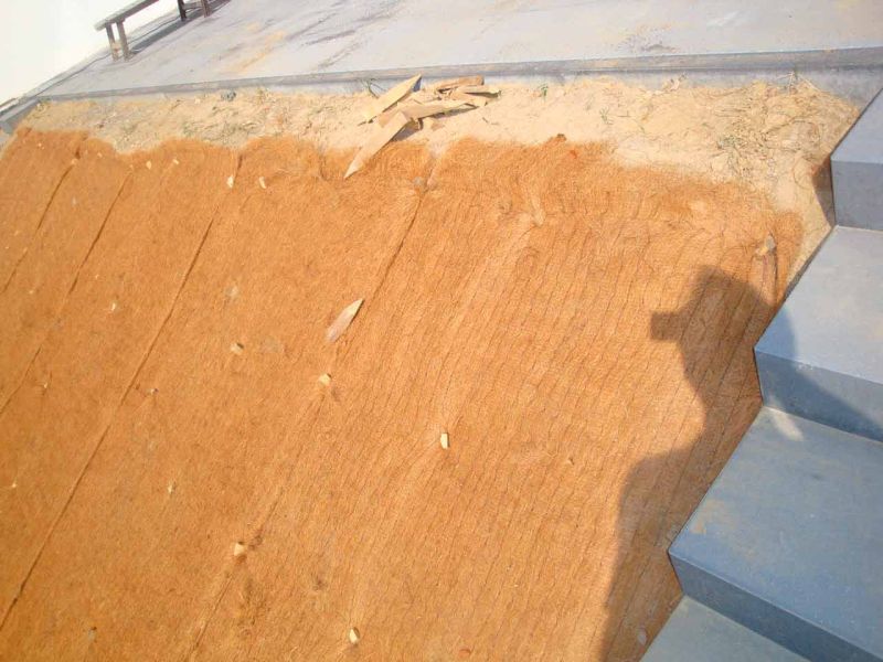 Hangsicherung im Garten einfach gemacht mit der Böschungsmatte BM350