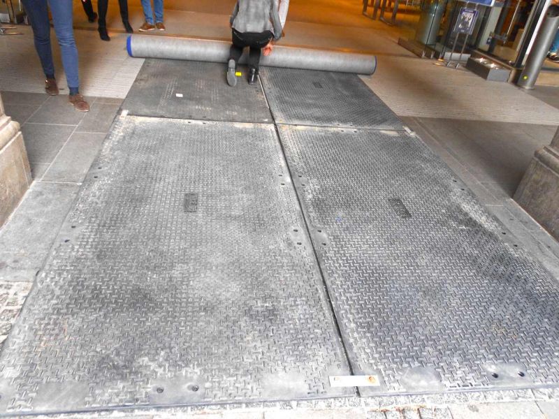 Traglastverteilende Fahrplatten als Bodenschutz in München