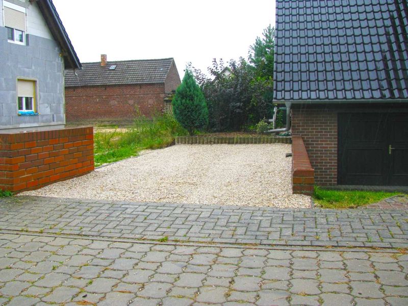 Verlegung des Kiesgitter KG30 zur unversiegelten Befestigung eines Hof