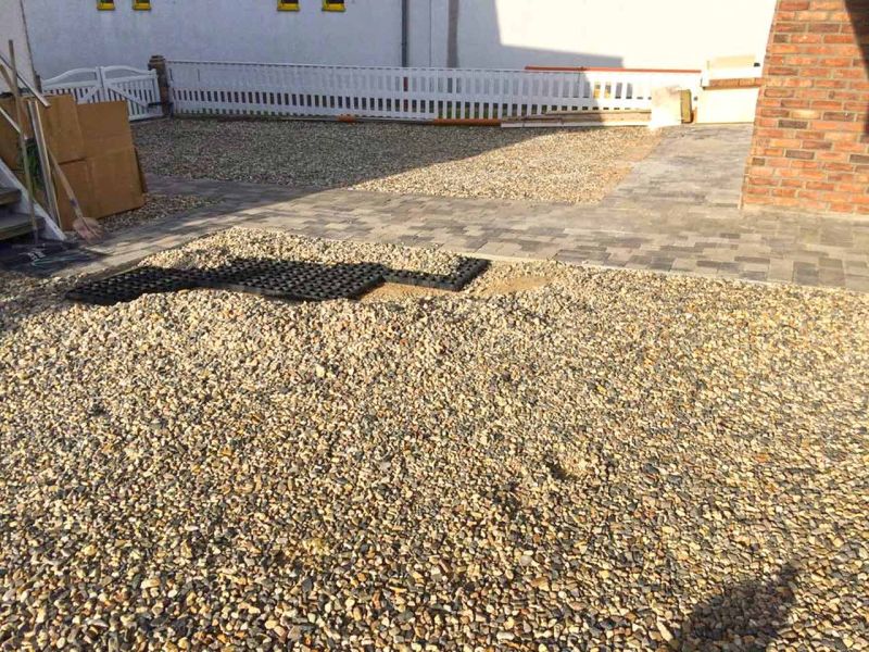 Bodenbefestigung mit dem Bodengitter BG50 einfach selber verlegen und mit Kies verfüllen