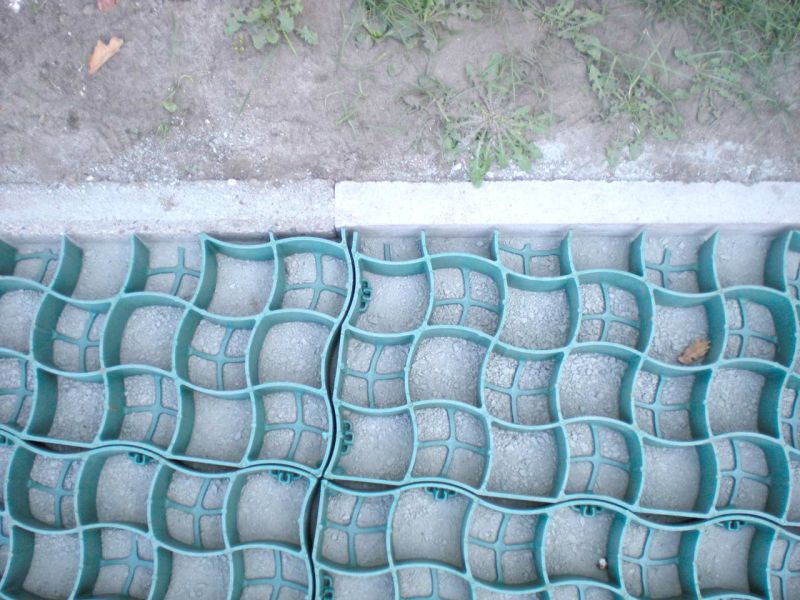 Neugestaltung eines begrünten Mieterparkplatz mit dem Bodengitter BG50