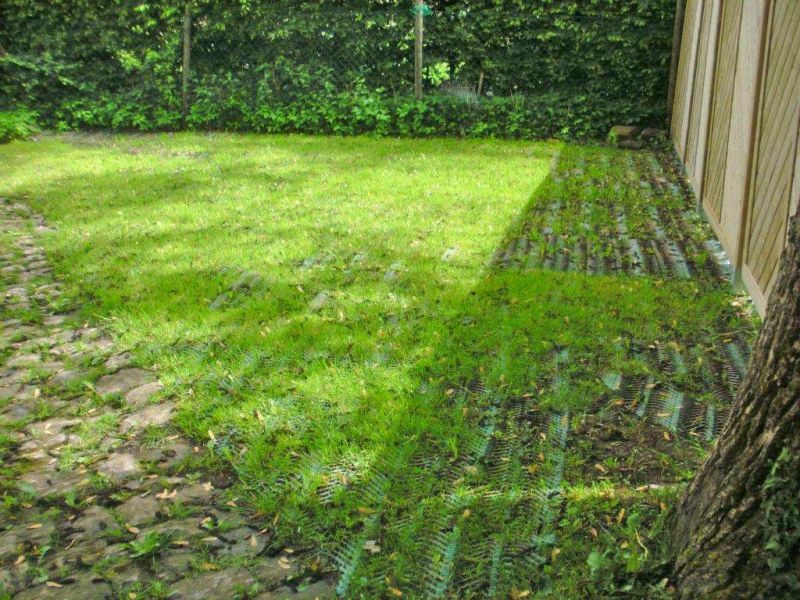 Dauerhafte Rasenverstärkung eines Pfarrgarten für Feste und Feierlichkeiten