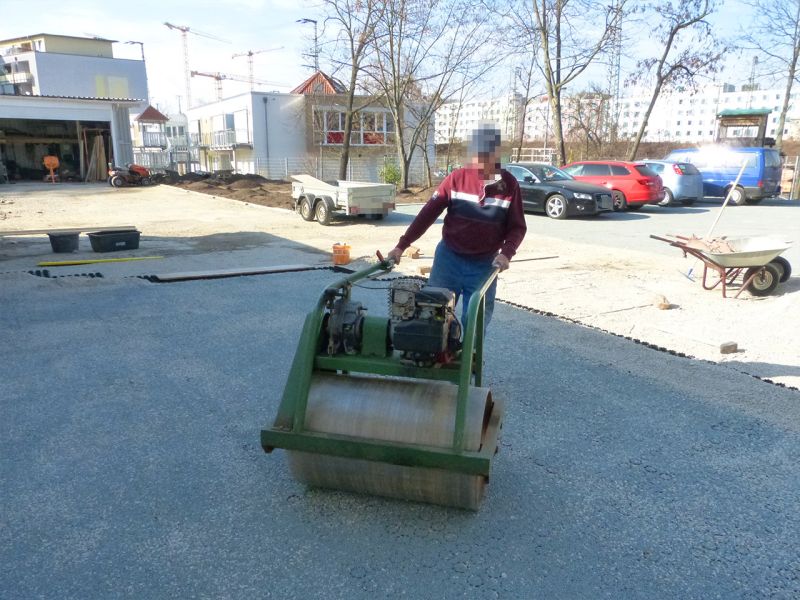Parkplatz begradigen – ein Projektbeispiel für eine gelungene Gestaltung mit der Kiesmatte KM30