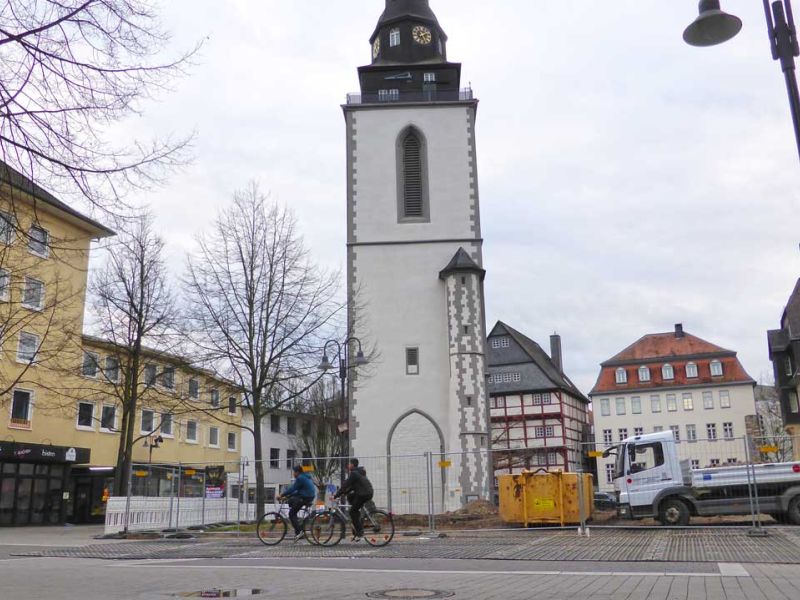 Mobile Baustraße als Pflasterschutz in der Fußgängerzone in Gießen