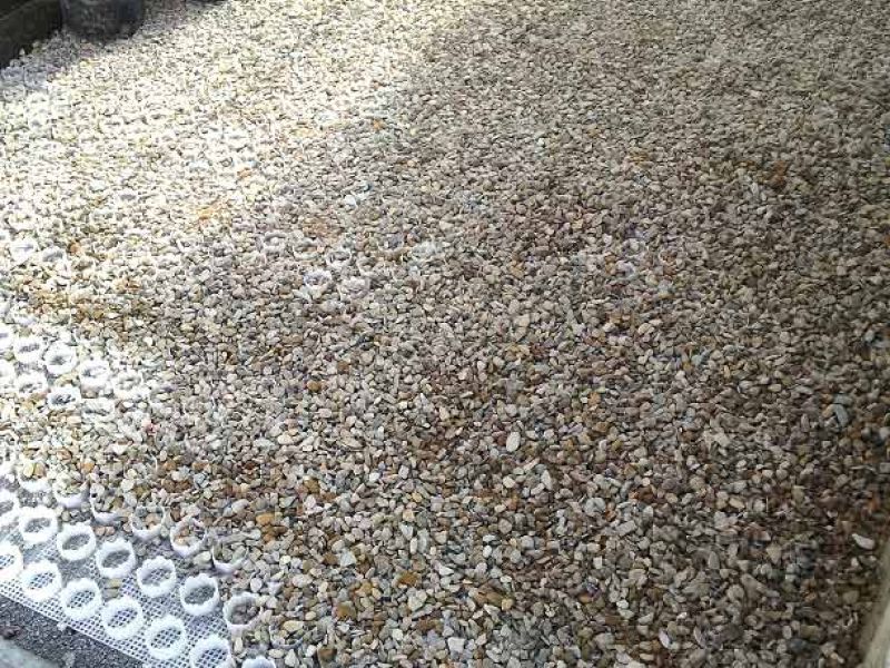 Neugestaltung eines Kiesweg vor einem Hauseingang mit dem Kiesgitter KG30