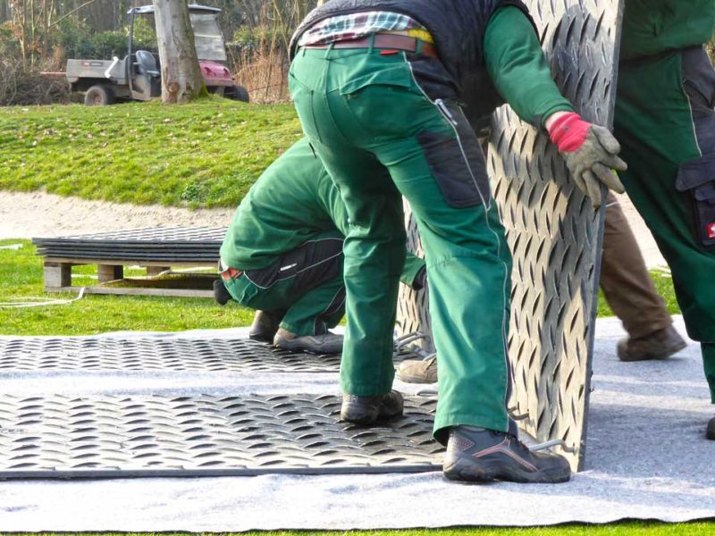 Baustraße zur Teichentschlammung im Golfplatzbau bzw. Golfplatzpflege
