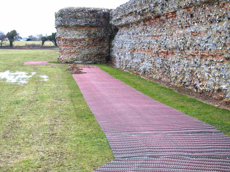 Rasenverstärkung mit dem Rasennetz RN1800 zur gelegentlichen PKW Befahrung