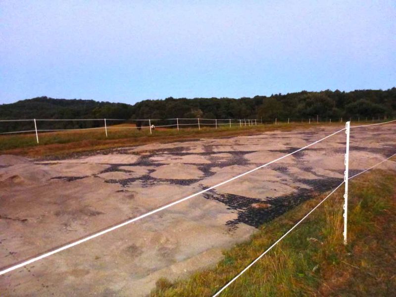 Bodenbefestigung eines Pferdeauslauf mit Weidezelt und Futterplatz