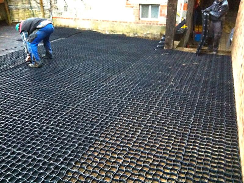 Stabilisierung eines Paddocks mit Hilfe des Bodengitters BG30