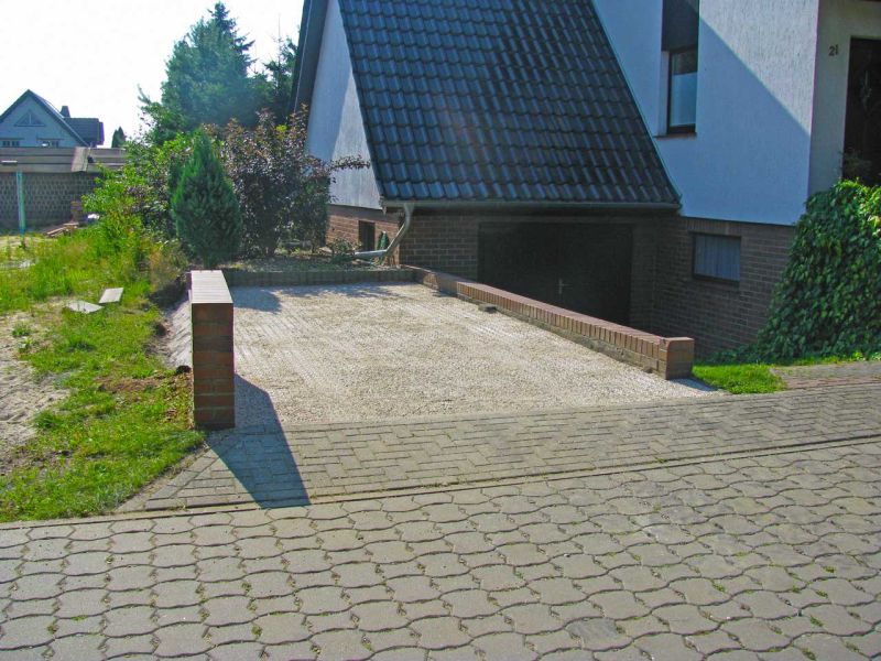 Verlegung des Kiesgitter KG30 zur unversiegelten Befestigung eines Hof