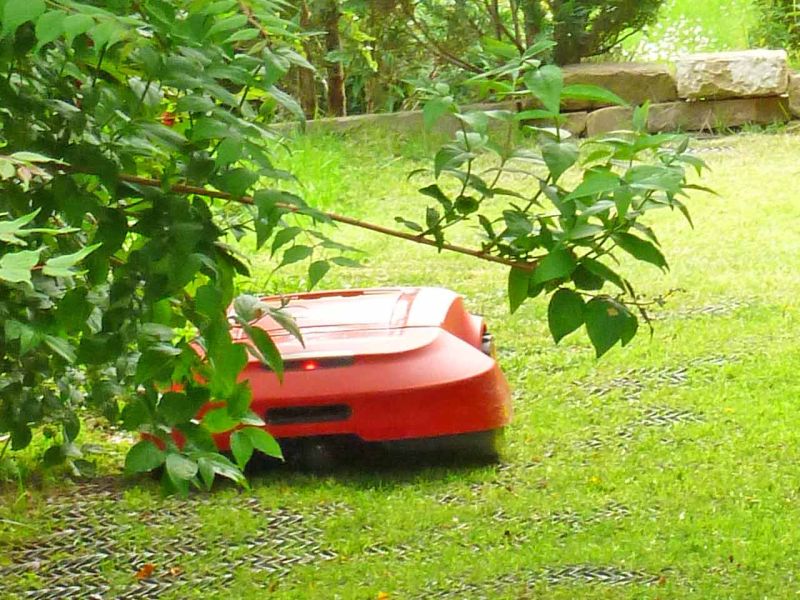 Rasennetz RN1000 Maehroboter Traktion Hilfe 001 referenz