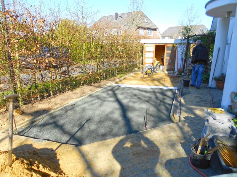 Anlegen einer stabilisierten Hof und PKW Stellfläche mit den Kieswaben KW50