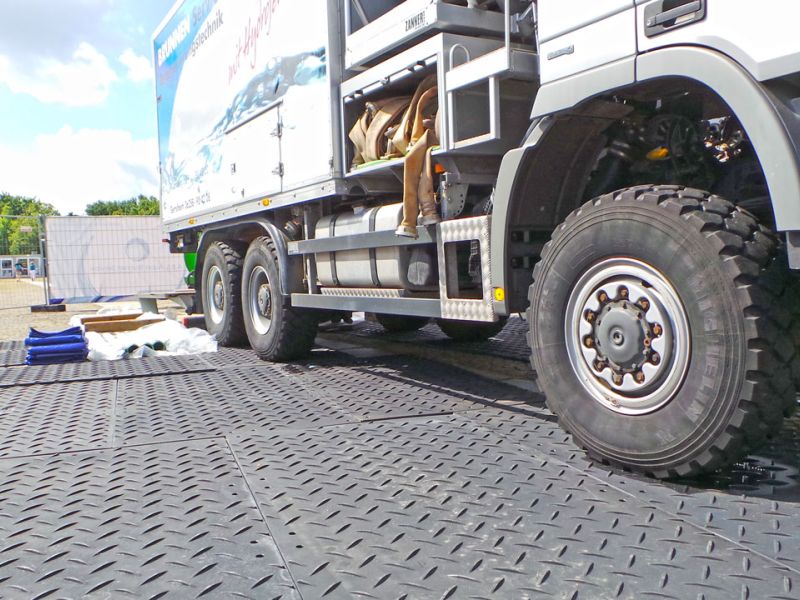 Mobile Baustraße vor dem Bundestag in Berlin